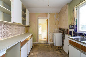 Photo 8- click for photo gallery